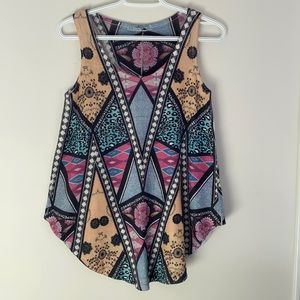 Gaze patterned tank top